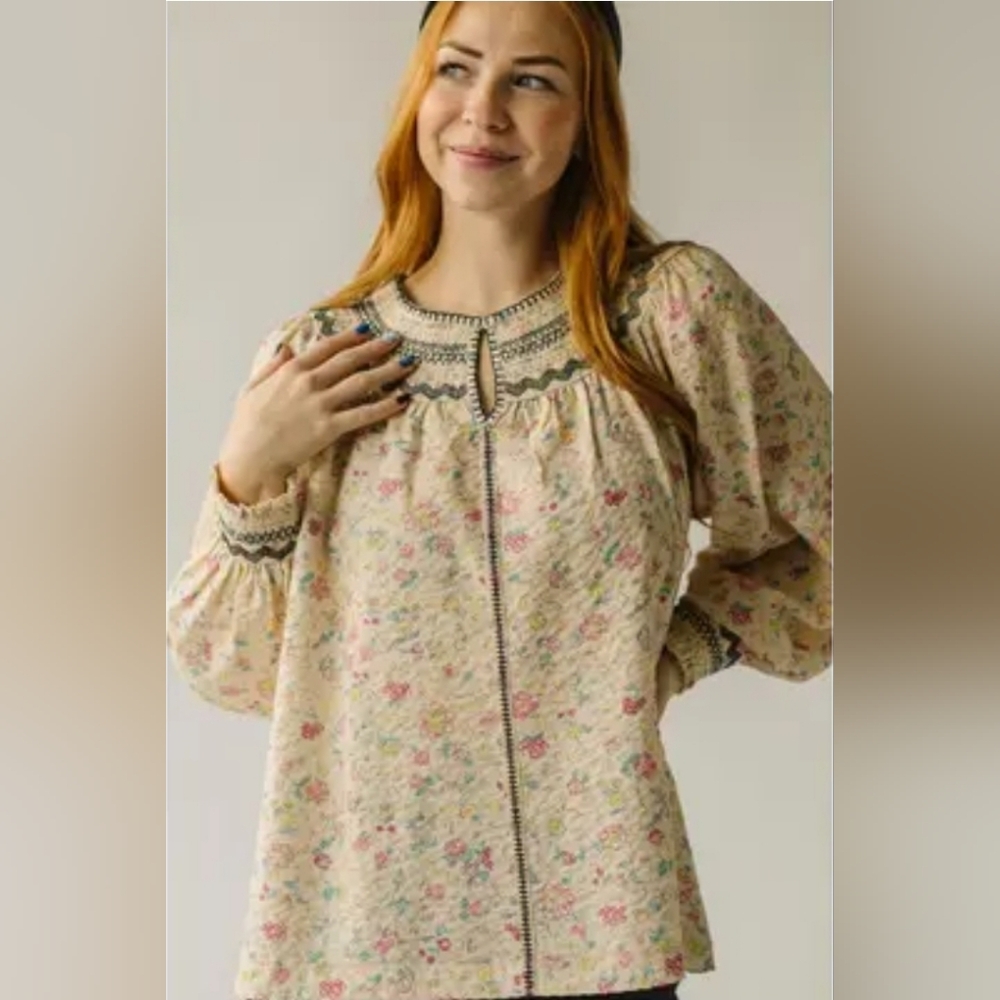 Elegant Floral Print Blouse with Keyhole Neckline